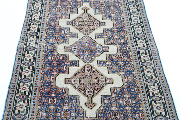 Persian Shiraz Rug 2' 10" x 5' 1" Hand-Knotted | No. AT10021
