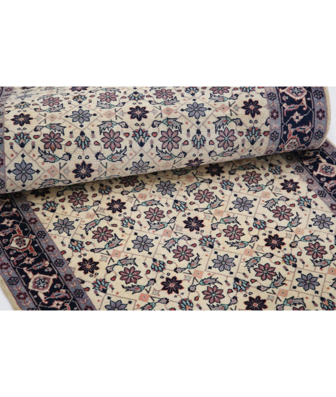 Ivory Pakistani Oriental Rug 2' 7" x 7' 11" Hand-Knotted | No. AT21443