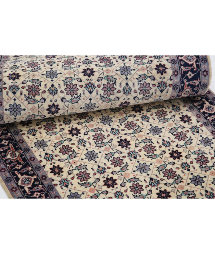 Ivory Pakistani Oriental Rug 2' 7" x 7' 11" Hand-Knotted | No. AT21443