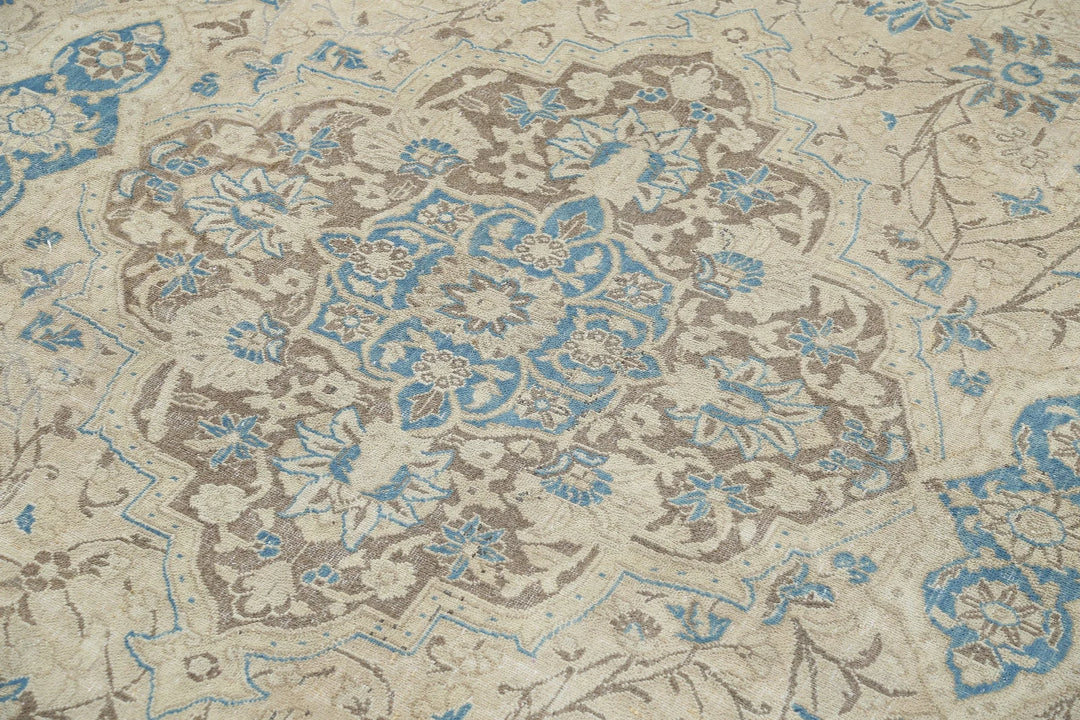 Persian Nain Rug 7' 8" x 11' 2" Hand-Knotted | No. AT24683