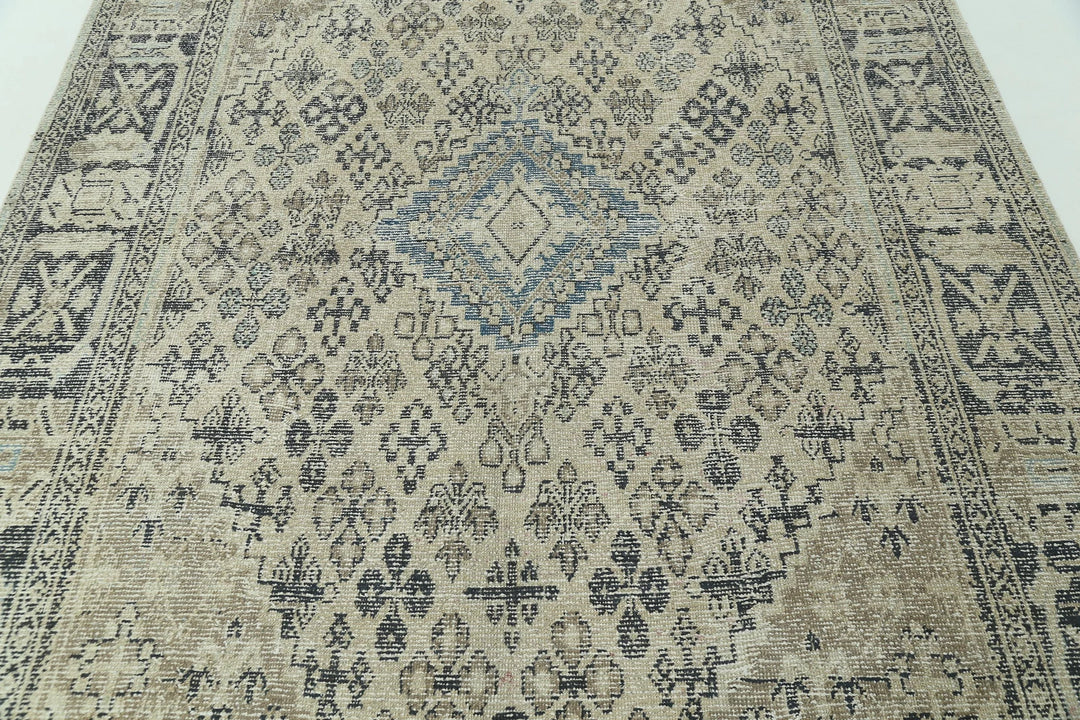 Persian Hamadan Rug 6' 10" x 9' 8" Hand-Knotted | No. AT27590