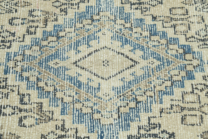 Persian Hamadan Rug 6' 10" x 9' 8" Hand-Knotted | No. AT27590