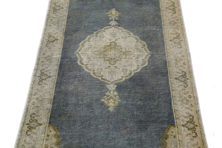 Grey Ivory Indian Ziegler Rug 2' 6" x 7' 9" Hand-Knotted | No. AT28098
