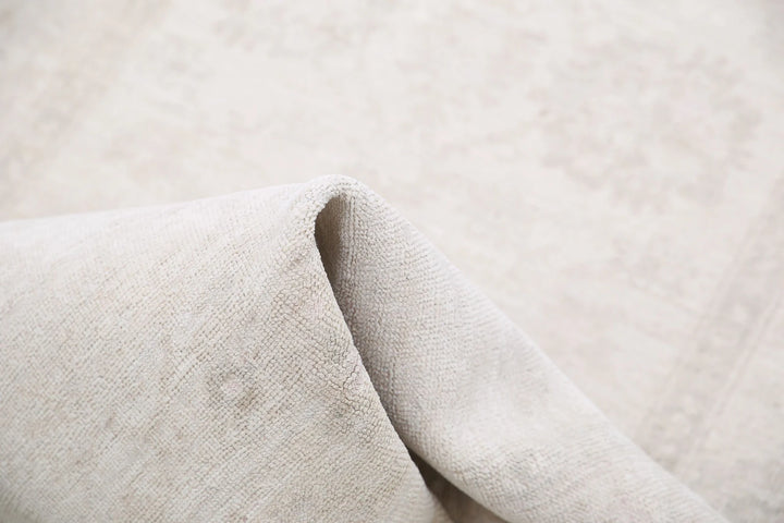 Ivory Afghan Serenity Rug 2' 6" x 9' 5" Hand-Knotted | No. AT32245