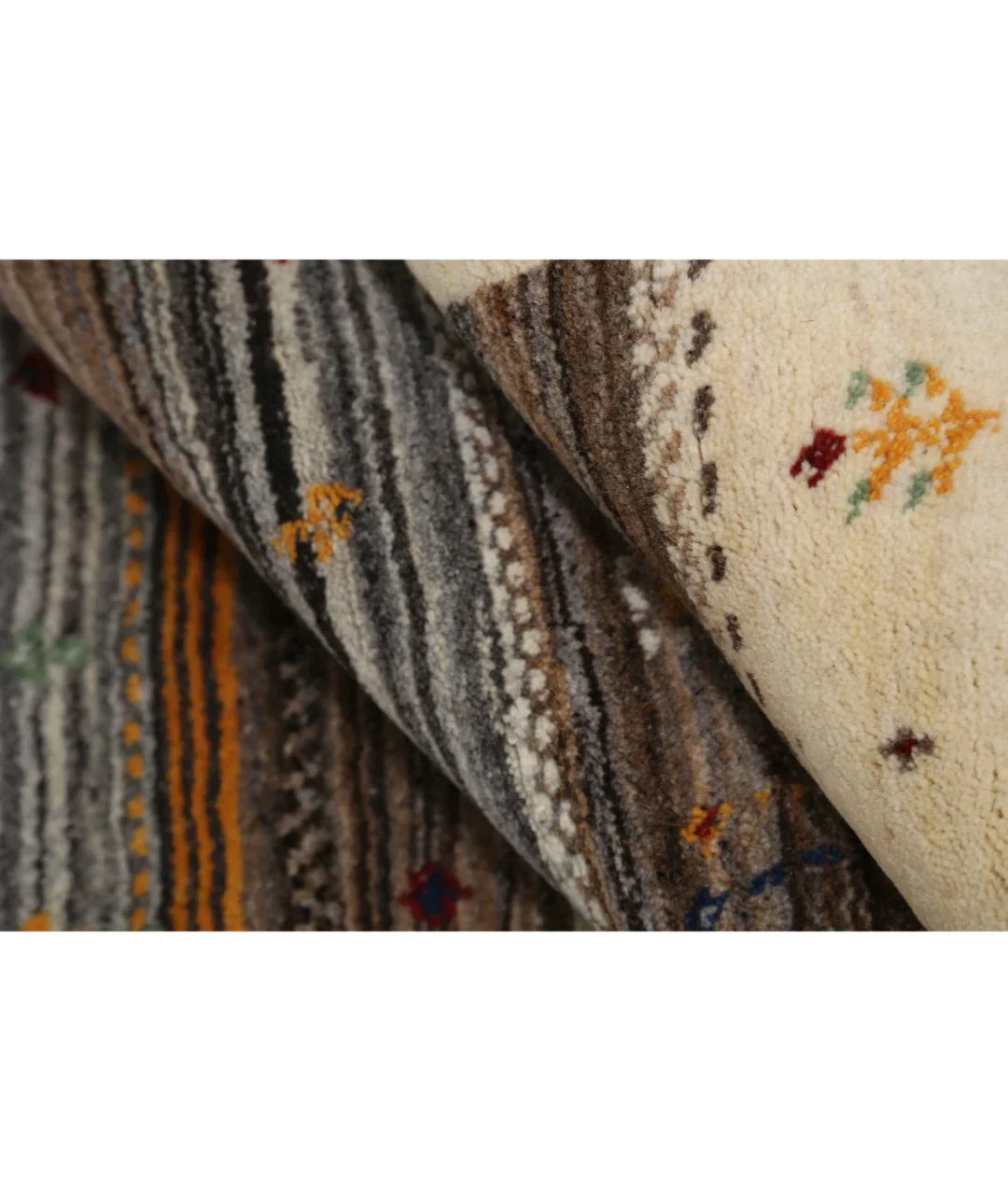 Ivory Indian Lori Rug 4' 0" x 5' 11" Hand-Knotted | No. AT37695