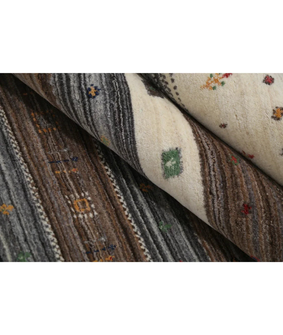 Ivory Indian Oriental Rug 5' 9" x 7' 10" Hand-Knotted | No. AT43531