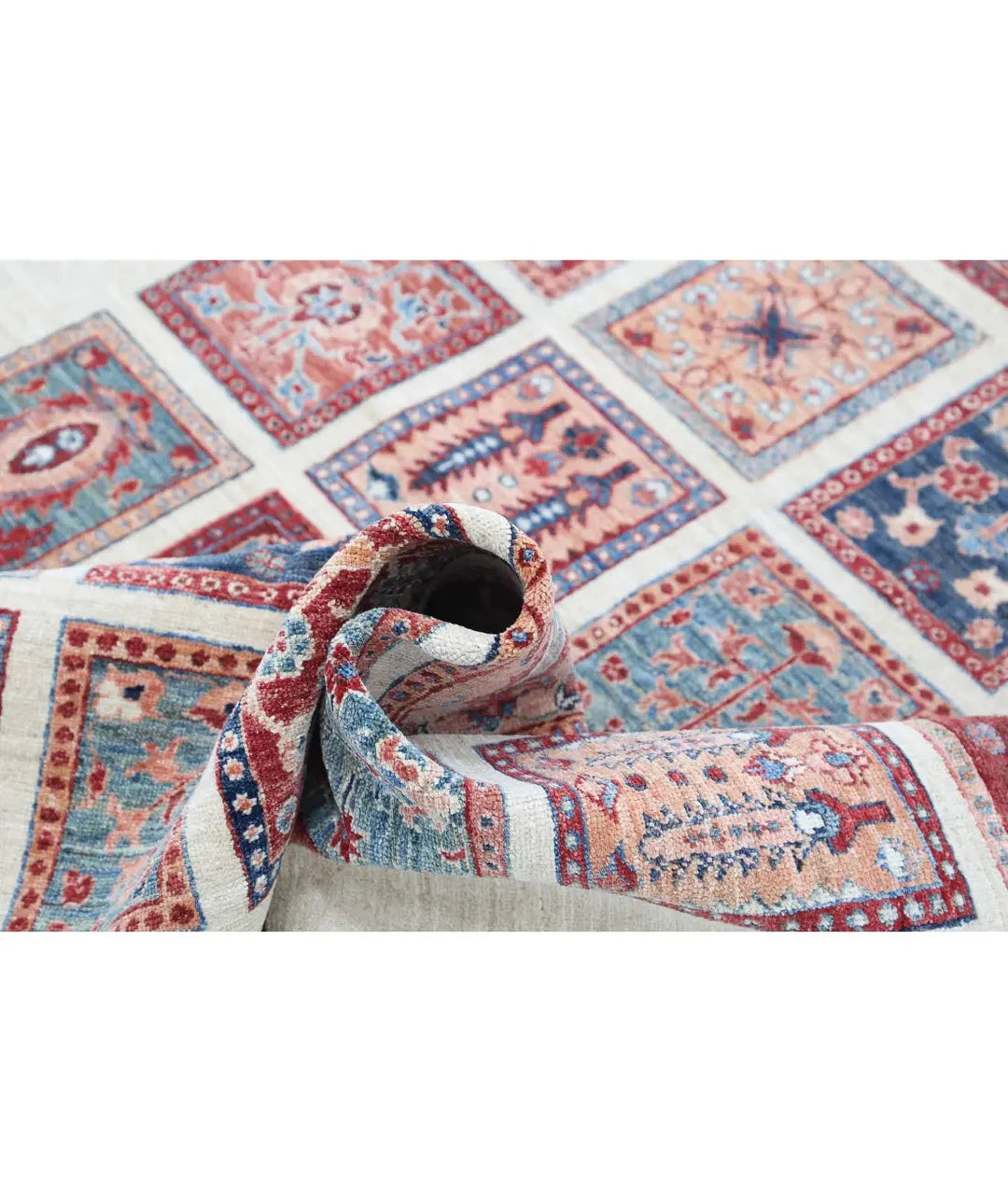 Afghan Bakhtiari Rug 4' 9" x 6' 9" Hand-Knotted | No. AT44287