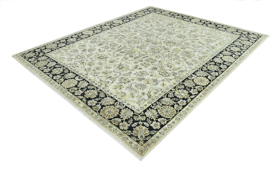 Indian Oriental Rug 7'9" x 9'4" Hand-Knotted | No. AT46815