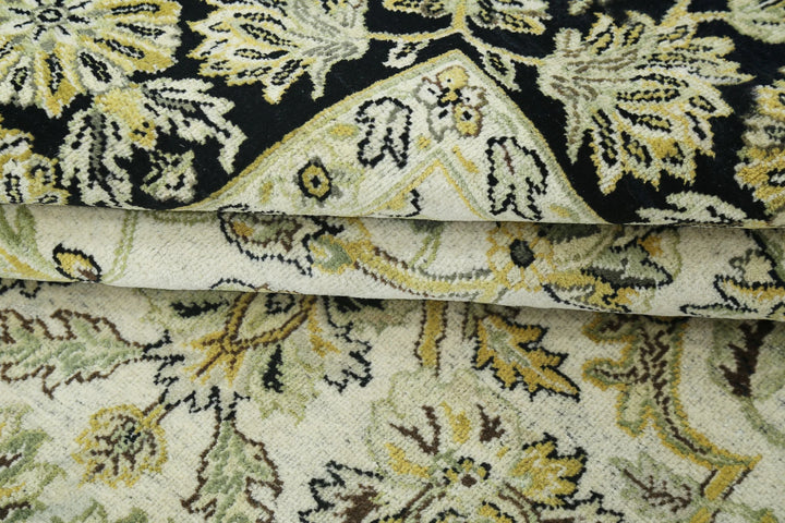 Indian Oriental Rug 7'9" x 9'4" Hand-Knotted | No. AT46815