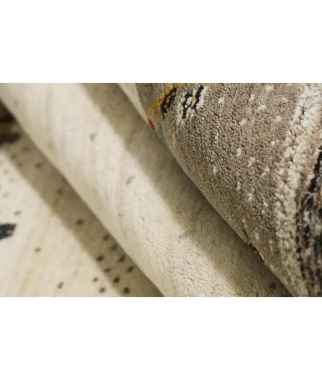 Ivory Indian Oriental Rug 4' 9" x 6' 5" Hand-Knotted | No. AT46863