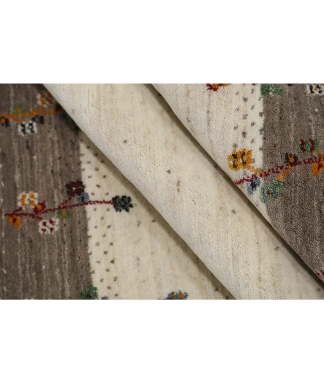 Ivory Indian Oriental Rug 4' 8" x 6' 6" Hand-Knotted | No. AT46893