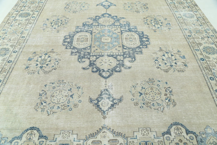 Persian Tabriz Rug 9' 8" x 13' 1" Hand-Knotted | No. AT54601