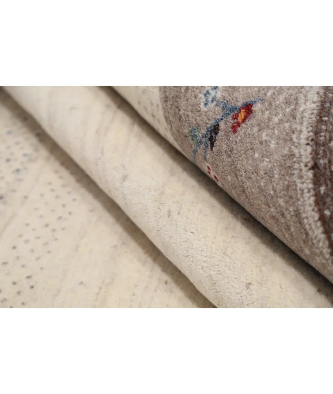 Ivory Indian Lori Rug 5' 10" x 7' 10" Hand-Knotted | No. AT55686