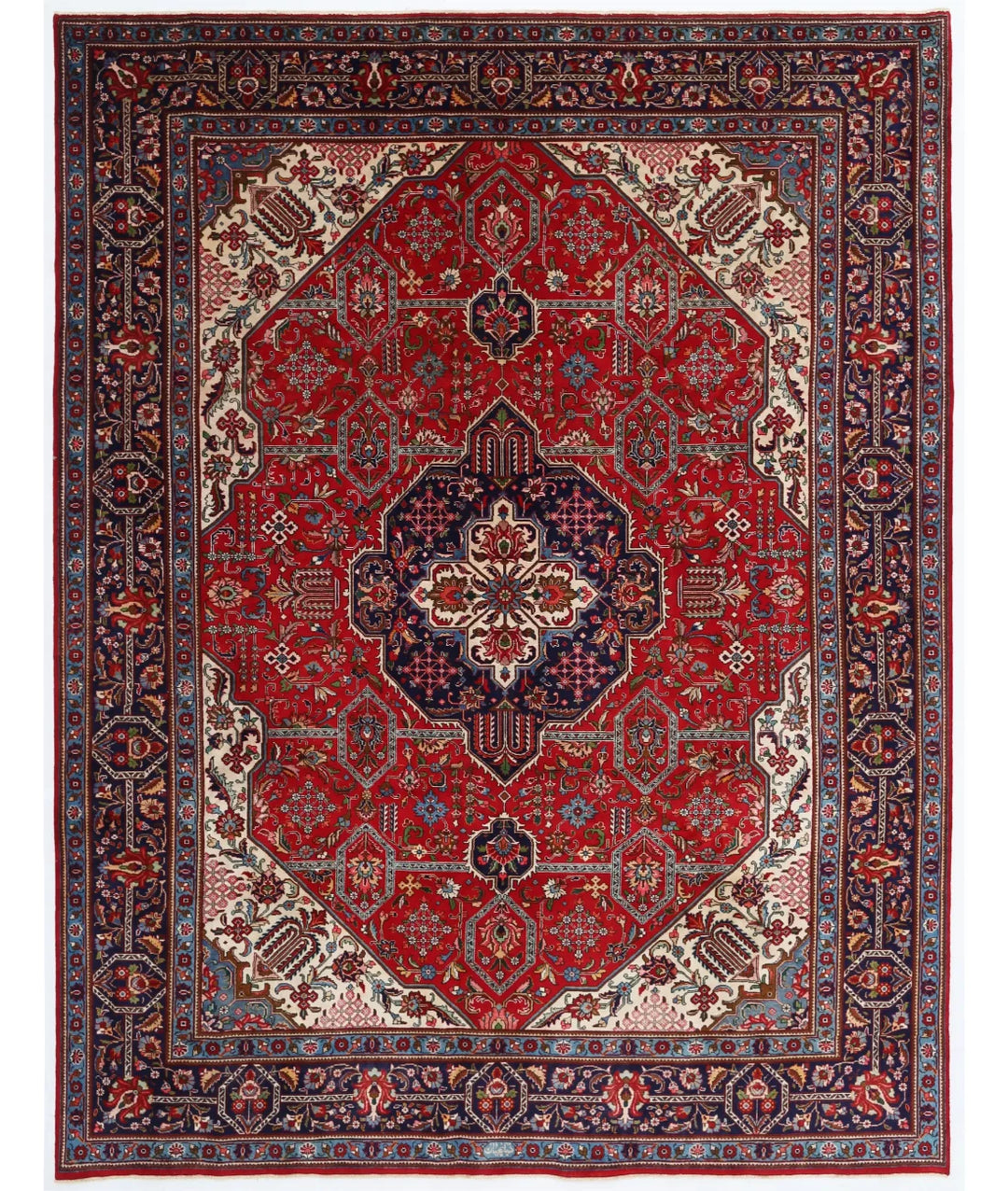 Red Rug Hand-Knotted | No. AT55884