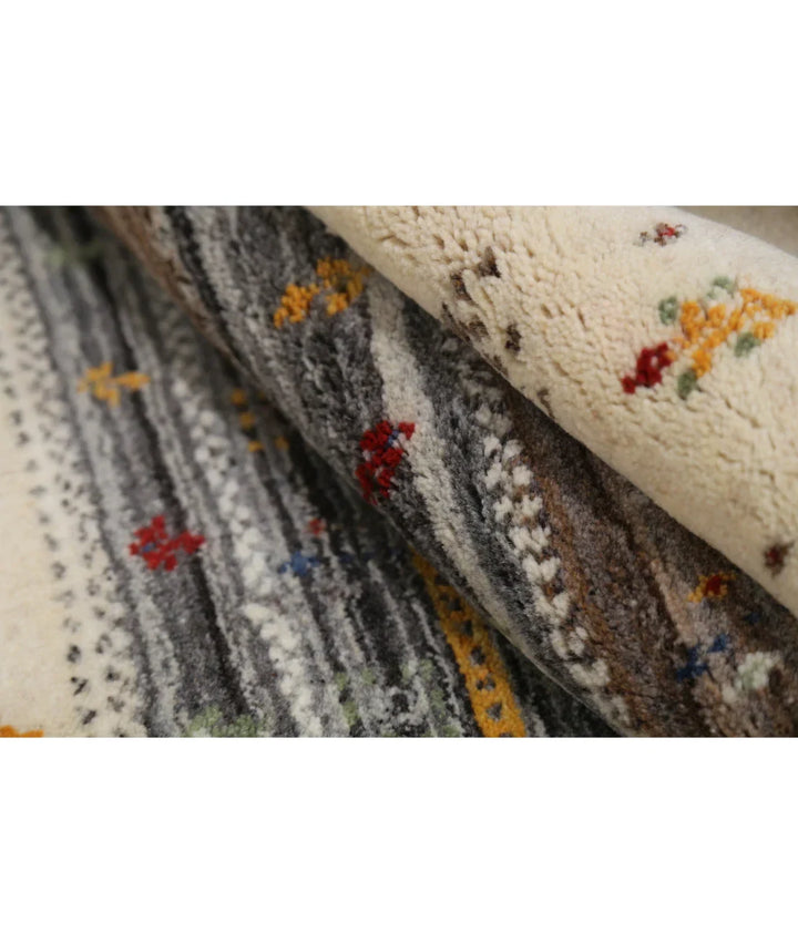 Ivory Indian Lori Rug 2' 11" x 5' 2" Hand-Knotted | No. AT55936