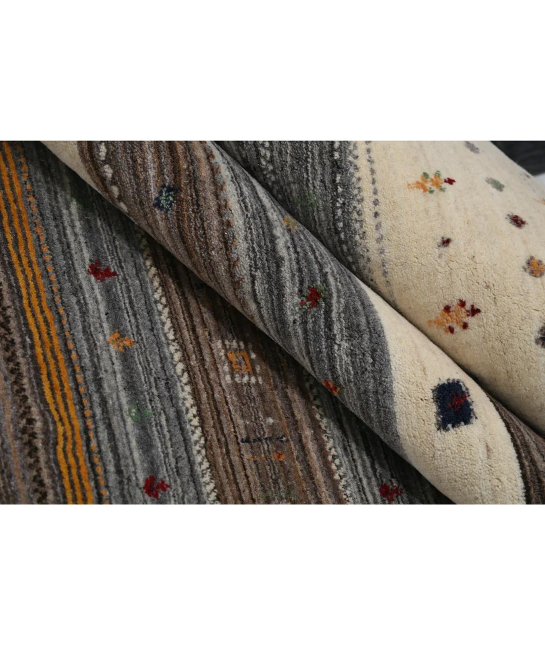 Ivory Indian Lori Rug 5' 7" x 7' 10" Hand-Knotted | No. AT57057