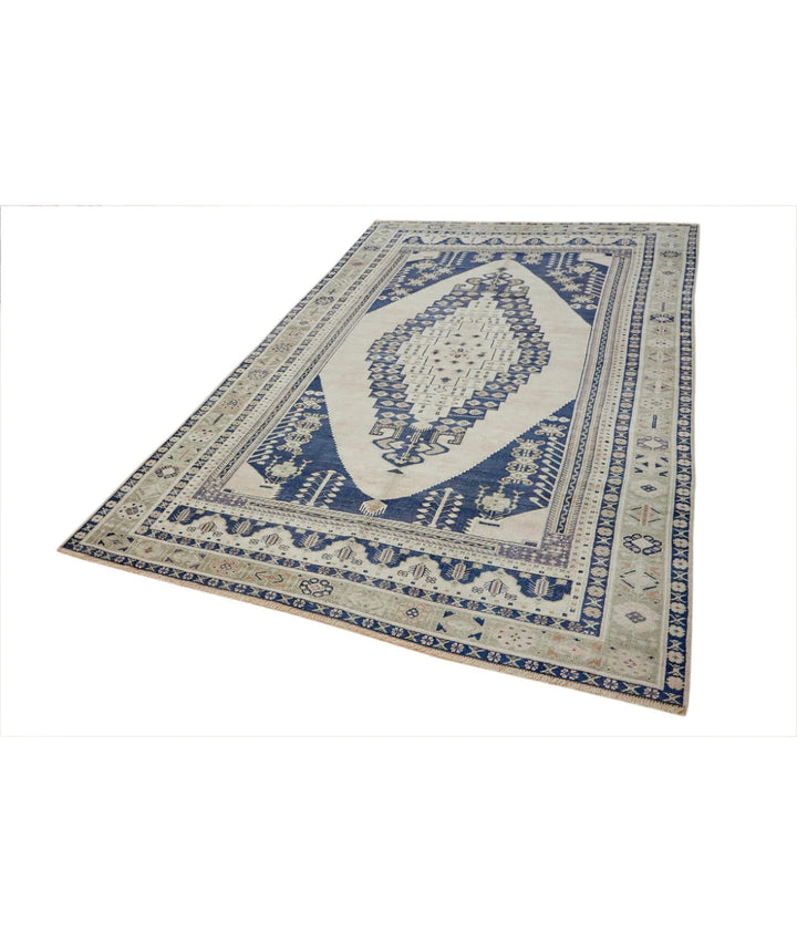 Turkish Taspinar Rug 5'5" x 9'6" Hand-Knotted | No. AT60189
