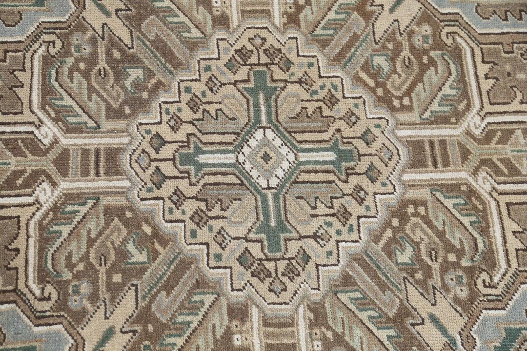 Ivory Persian Heriz Rug 7'11" x 10'8" Hand-Knotted | No. AT64019