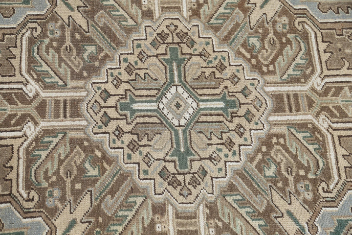 Ivory Persian Heriz Rug 7'11" x 10'8" Hand-Knotted | No. AT64019