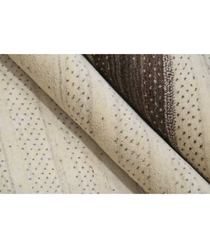 Ivory Indian Lori Rug 5' 4" x 7' 7" Hand-Knotted | No. AT64588
