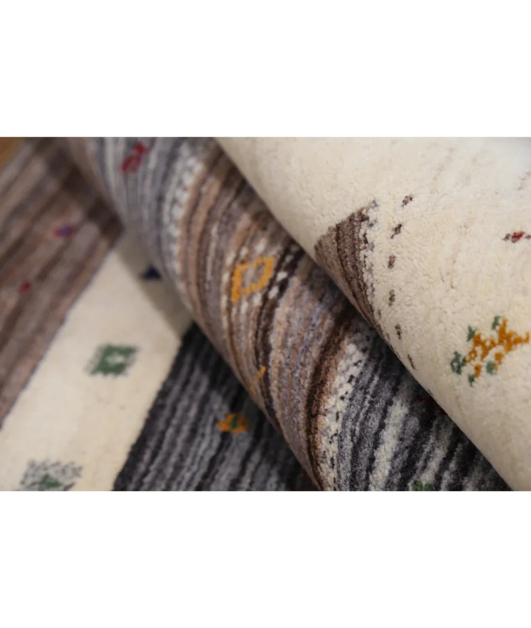 Ivory Indian Oriental Rug 5' 7" x 7' 10" Hand-Knotted | No. AT69042