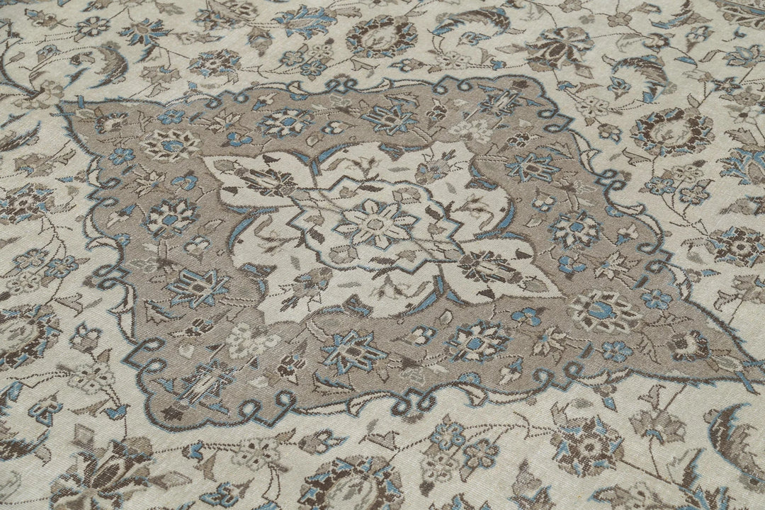Persian Kashan Rug 9' 7" x 13' 1" Hand-Knotted | No. AT69108