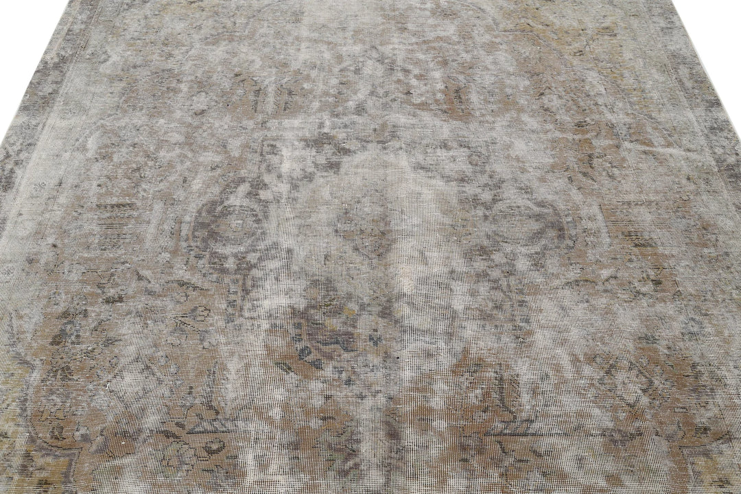 Persian Tabriz Rug 6' 11" x 10' 1" Hand-Knotted | No. AT70408