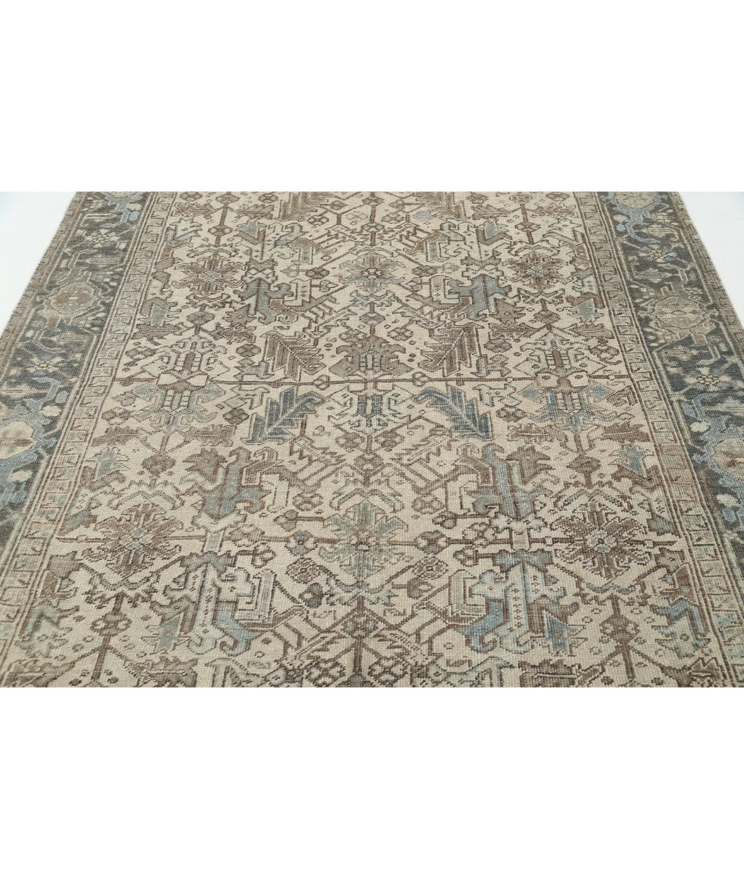 Persian Heriz Rug 6' 10" x 8' 4" Hand-Knotted | No. AT70895