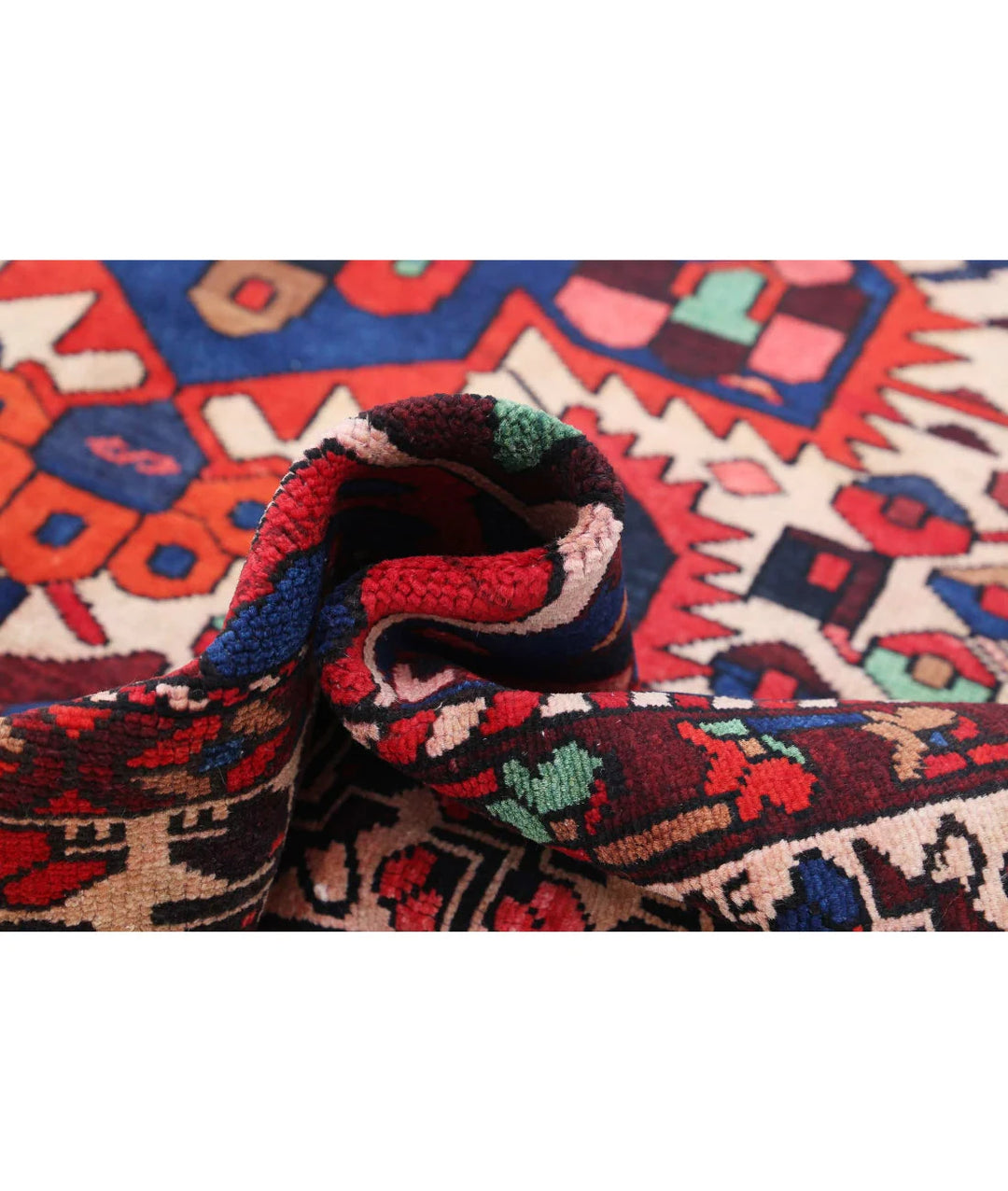 Persian Bakhtiari Rug 6' 7" x 10' 2" Hand-Knotted | No. AT74161