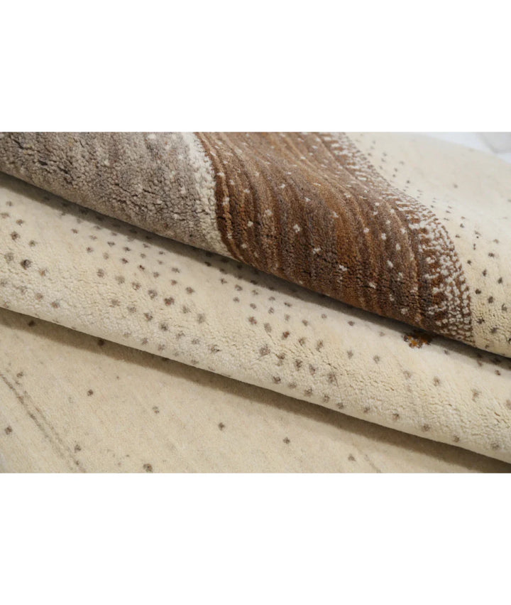 Ivory Indian Oriental Rug 5' 1" x 7' 4" Hand-Knotted | No. AT76571