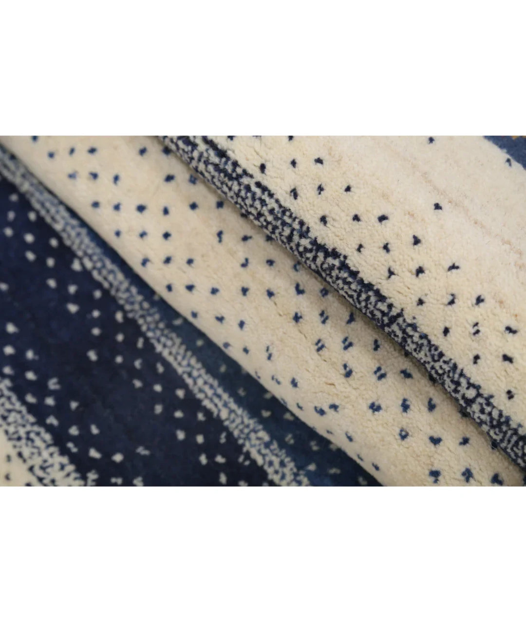 Ivory Indian Lori Rug 2' 8" x 3' 11" Hand-Knotted | No. AT79982