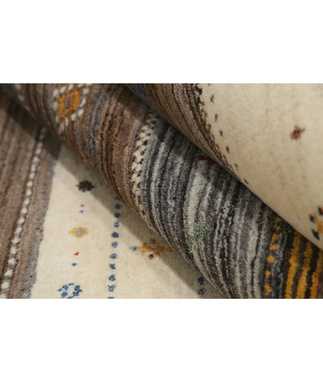 Ivory Indian Oriental Rug 6' 7" x 9' 10" Hand-Knotted | No. AT81085