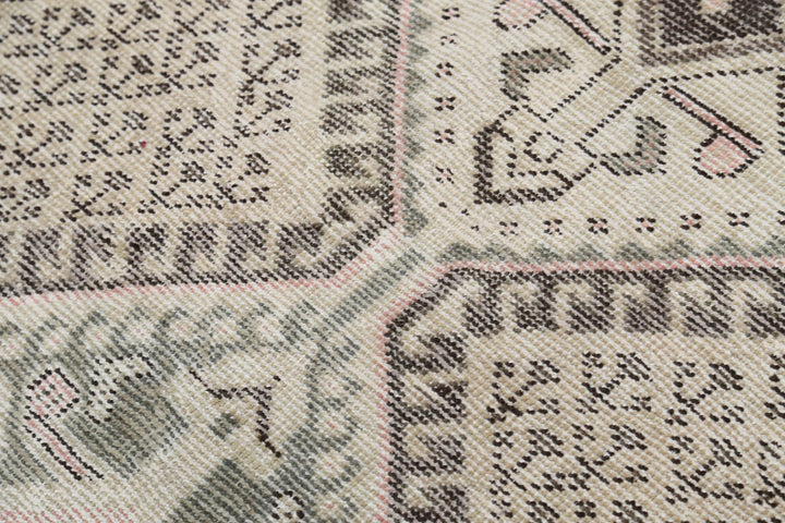 Persian Hamadan Vintage Rug 4' 10" x 9' 9" Hand-Knotted | No. AT84546