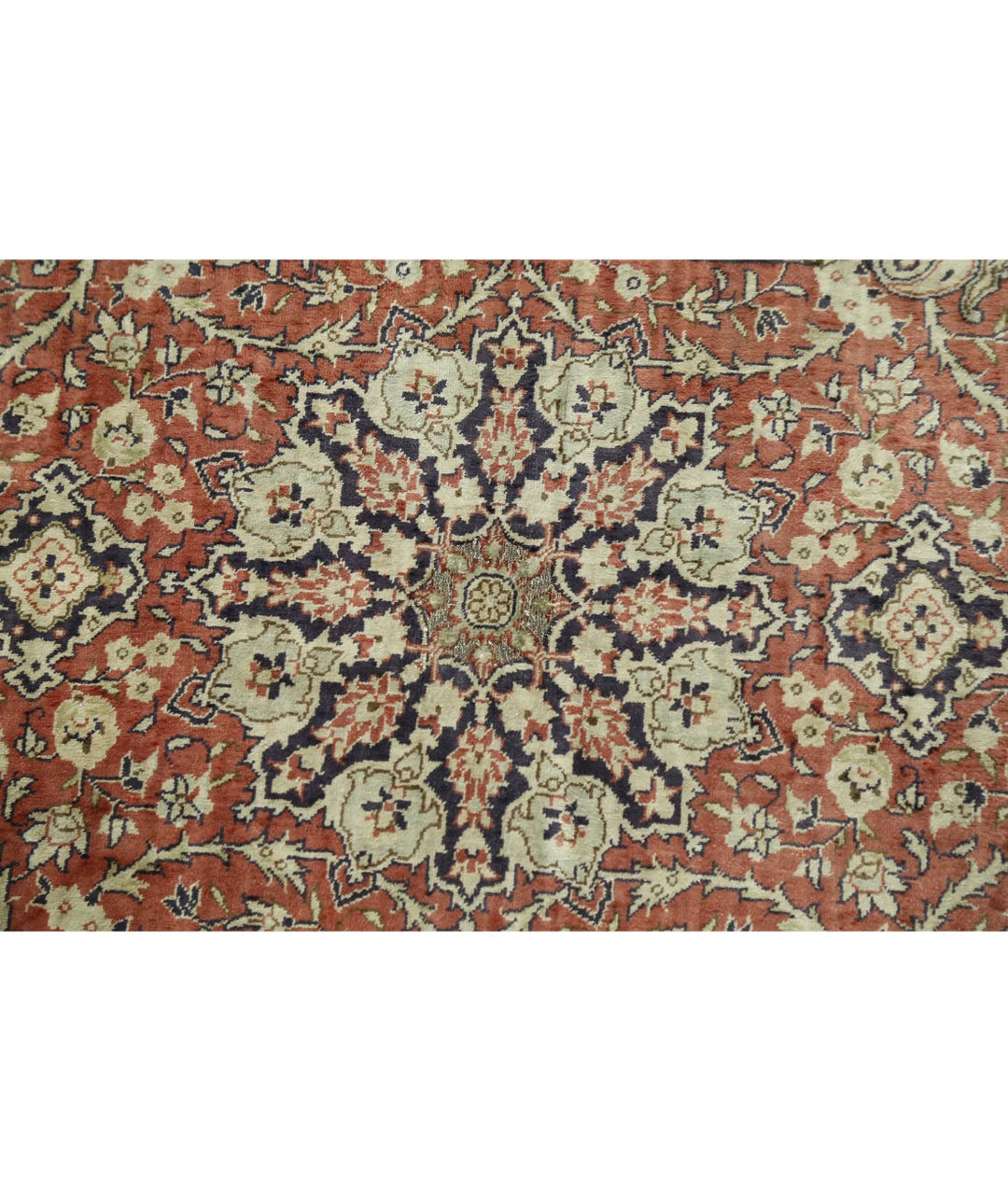 Chinese Hereke Rug 2' 7" x 3' 11" Hand-Knotted | No. AT84633