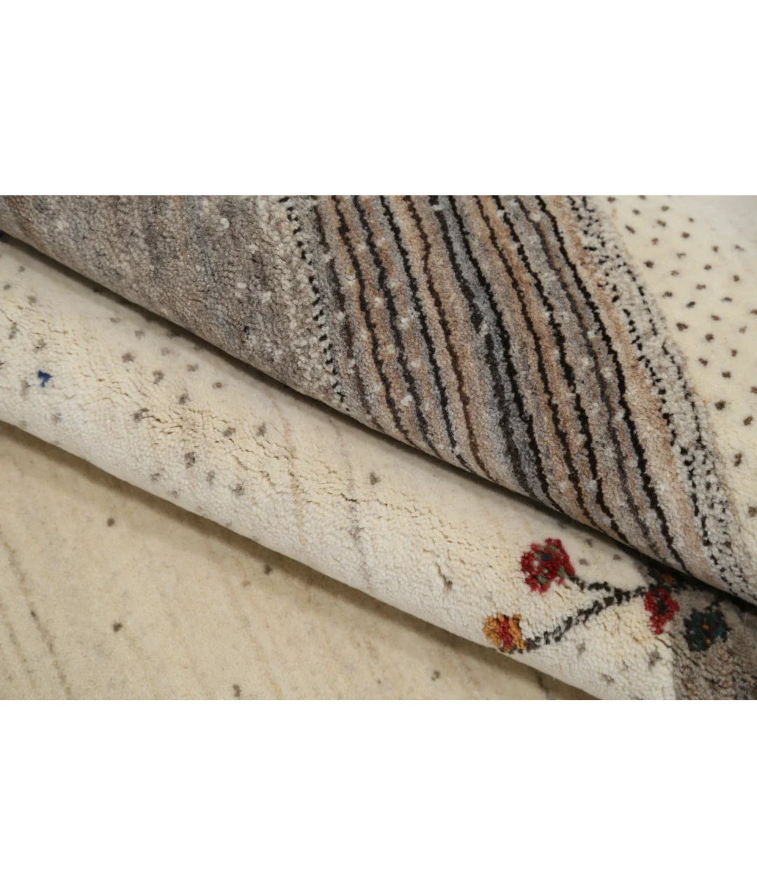 Ivory Indian Lori Rug 5' 3" x 7' 5" Hand-Knotted | No. AT90043