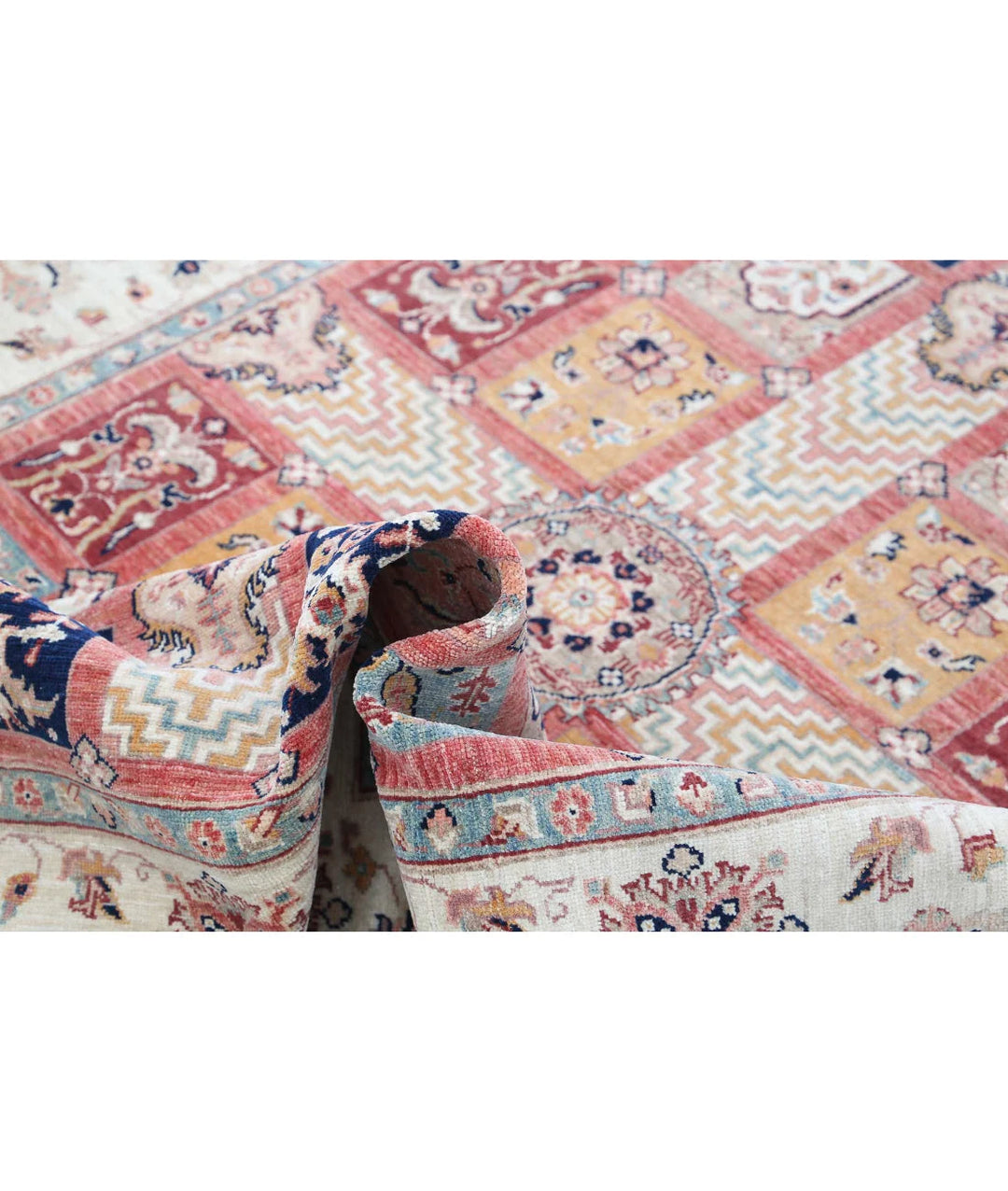 Afghan Bakhtiari Rug 4' 9" x 6' 5" Hand-Knotted | No. AT90780