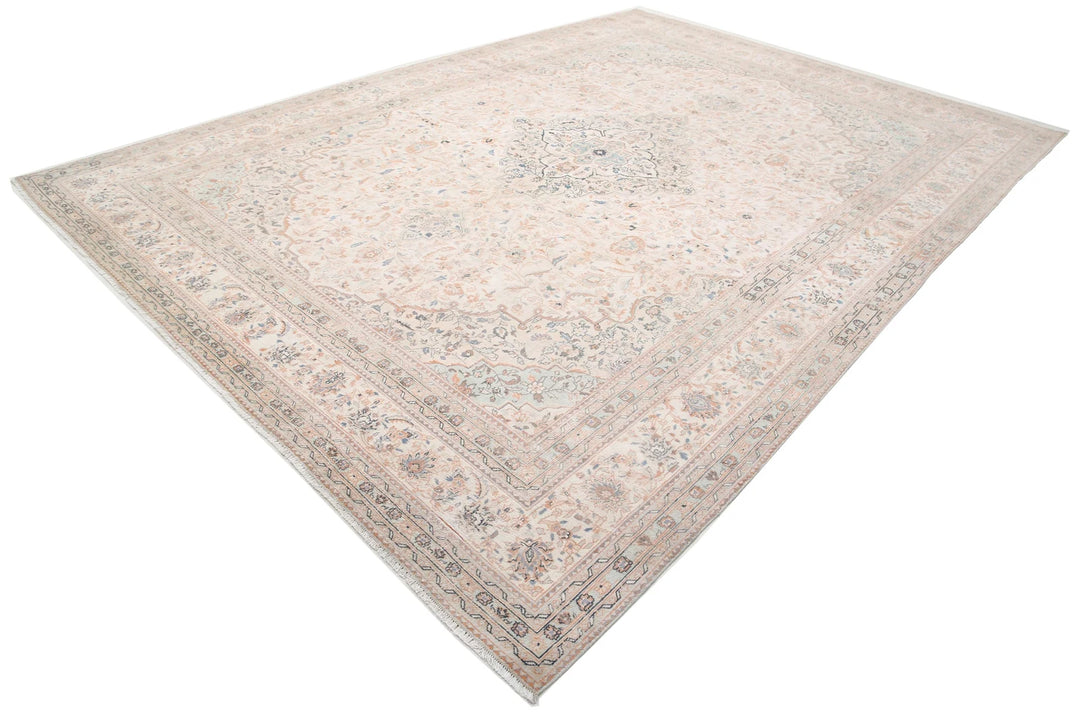 Ivory Persian Kashan Rug 9' 6" x 13' 2" Hand-Knotted | No. AT91481