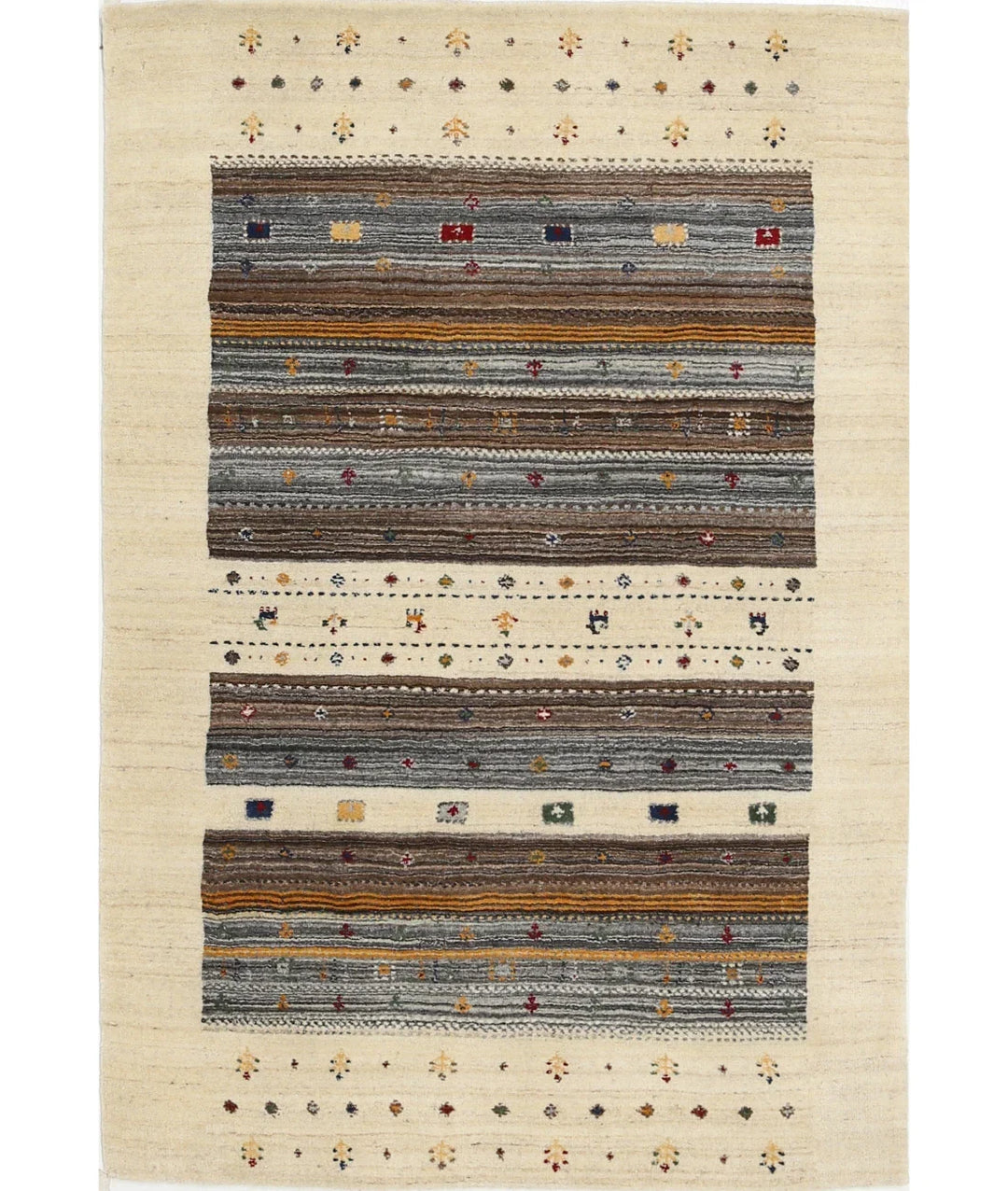 Ivory Indian Oriental Rug 4' 0" x 5' 11" Hand-Knotted | No. AT91504