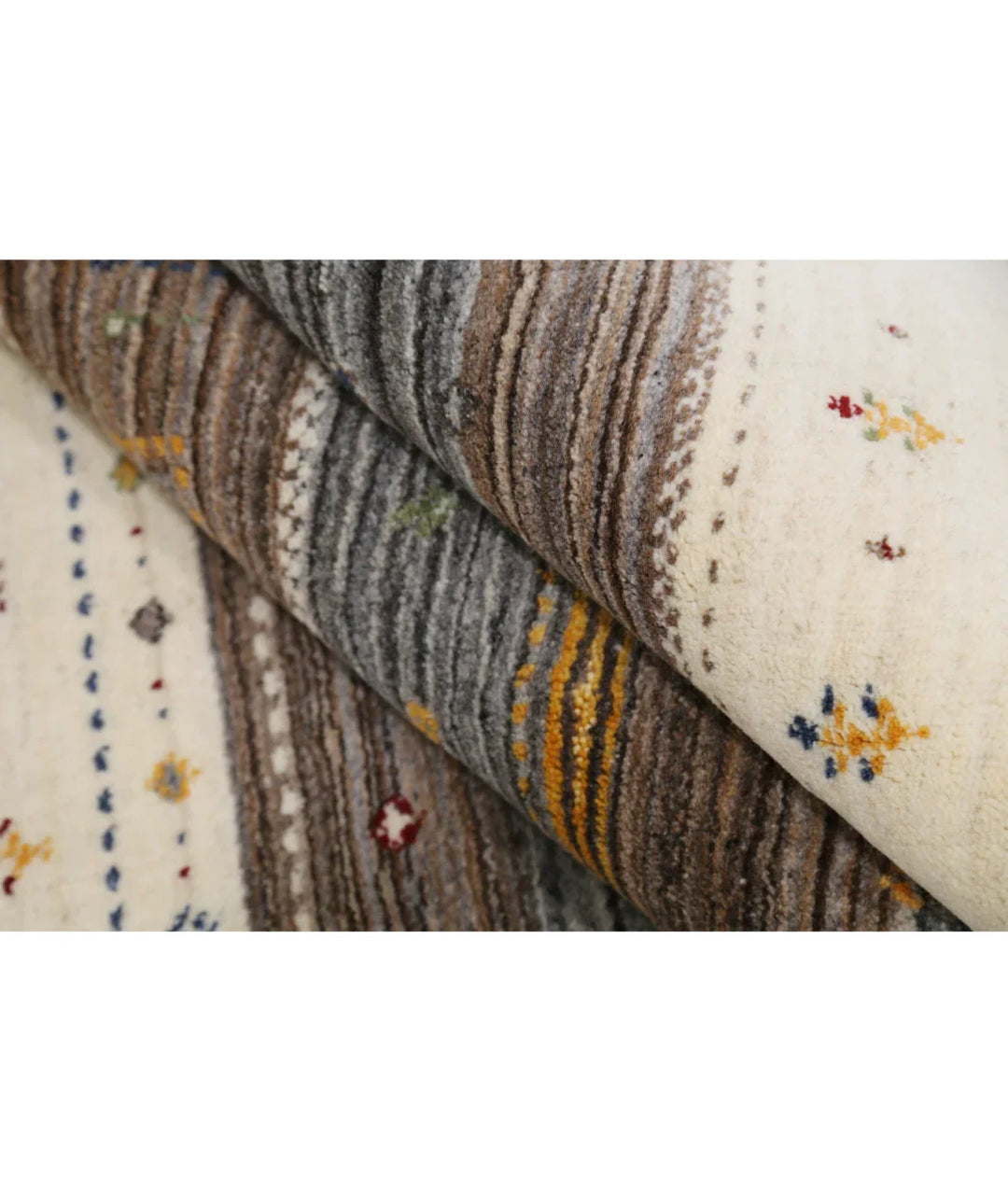 Ivory Indian Lori Rug 5' 7" x 7' 10" Hand-Knotted | No. AT92592