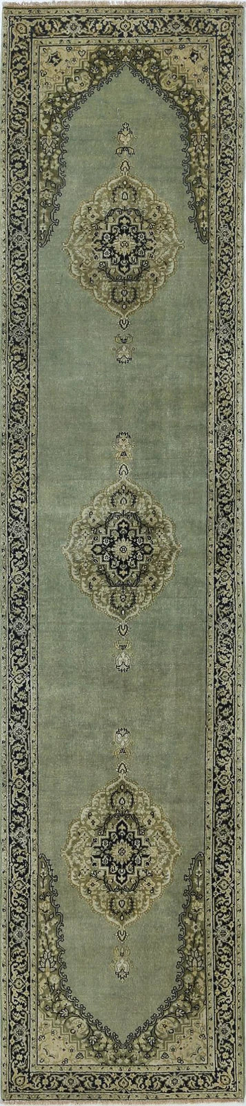 Indian Ziegler Rug 2' 7" x 11' 9" Hand-Knotted | No. AT94127