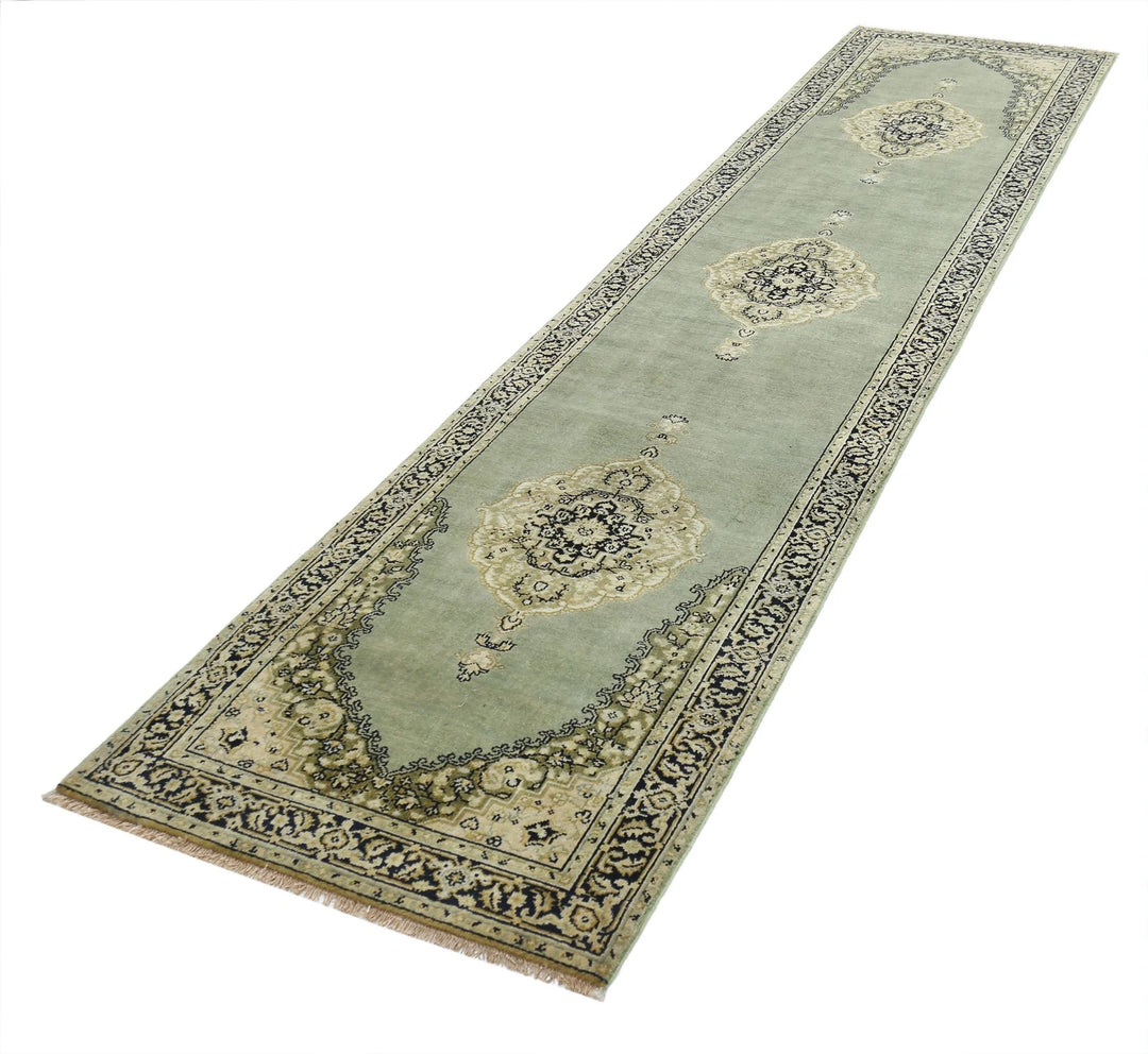 Indian Ziegler Rug 2' 7" x 11' 9" Hand-Knotted | No. AT94127