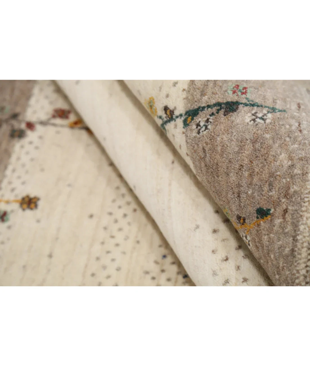 Ivory Indian Oriental Rug 4' 8" x 6' 7" Hand-Knotted | No. AT97186