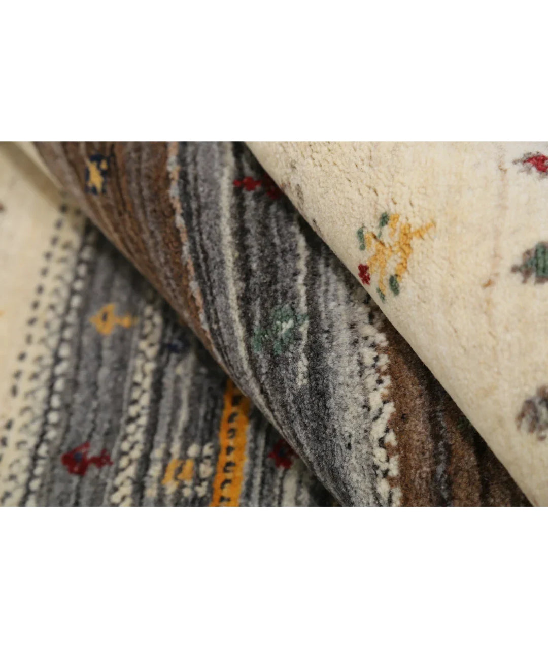 Ivory Indian Oriental Rug 4' 0" x 5' 11" Hand-Knotted | No. AT97640
