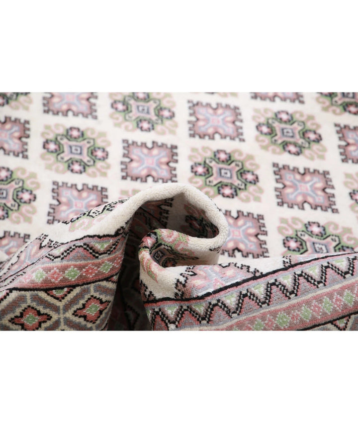 Pakistani Bokhara Rug 6' 0" x 9' 5" Hand-Knotted | No. AT99844