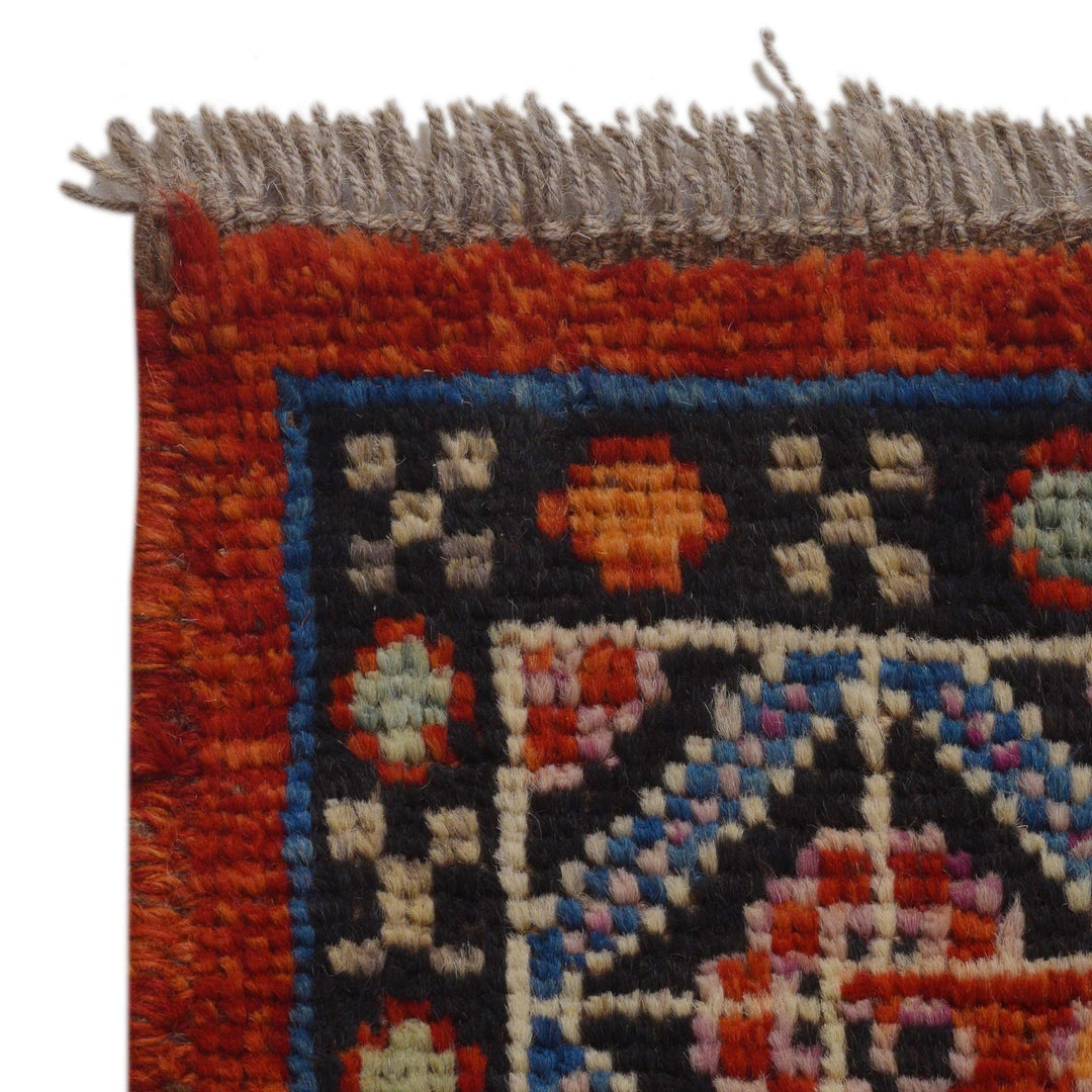 Handmade Sherazi Area Rug 5' 9" x 7' 7" - No. AL21809