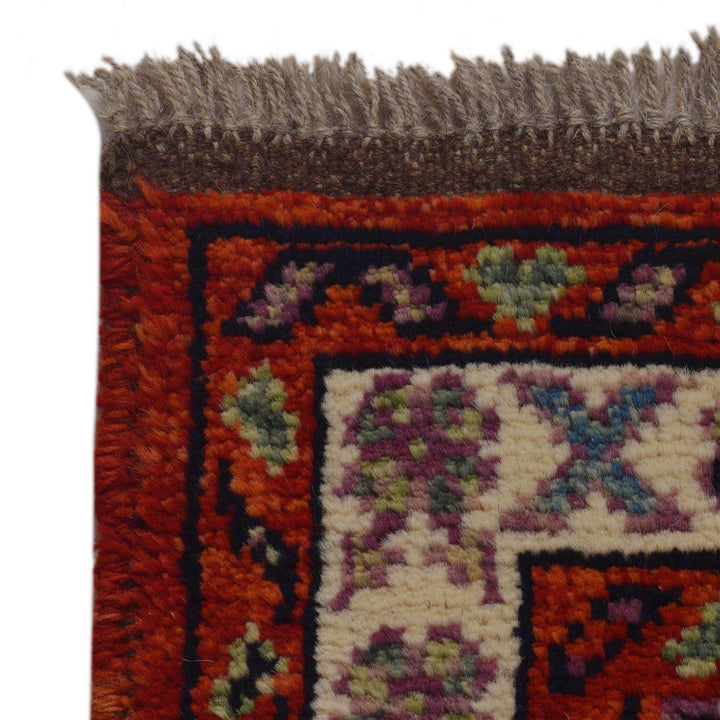 Rich Red Color Shiraz Carpet 4' 0" x 5' 10" - No. AL63818