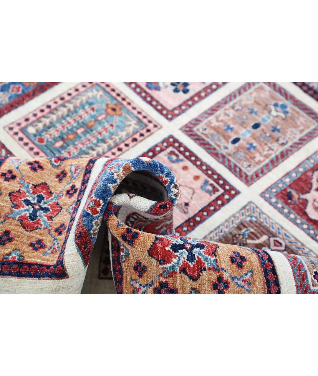 Afghan Bakhtiari Rug 4' 11" x 6' 10" Hand-Knotted | No. AT88376