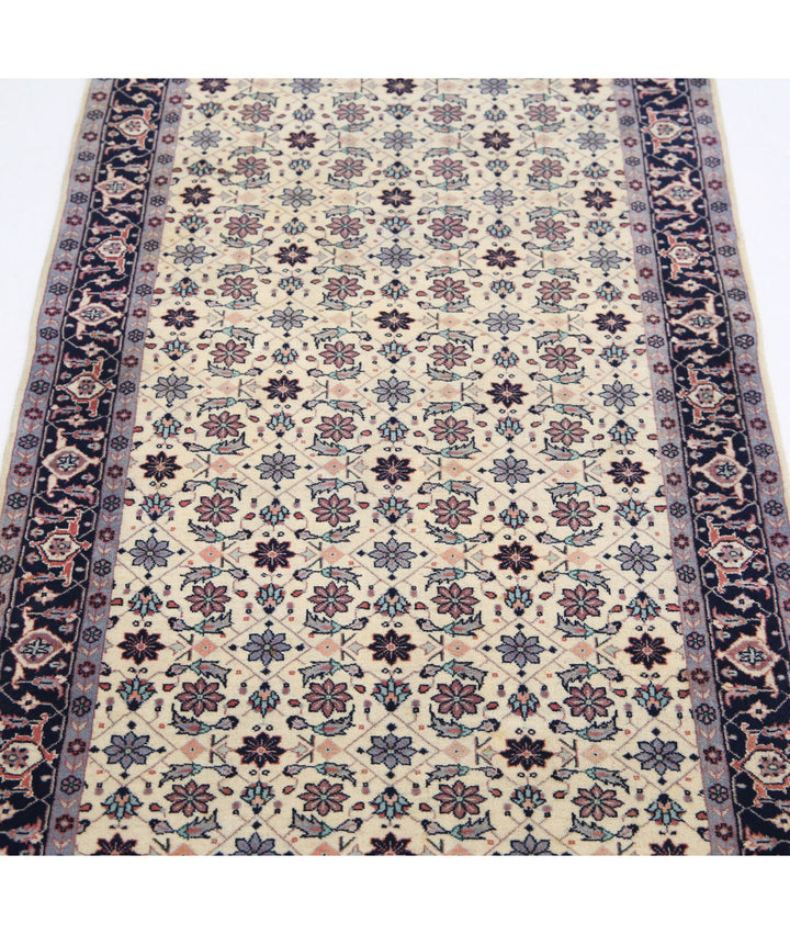 Ivory Pakistani Oriental Rug 2' 7" x 7' 11" Hand-Knotted | No. AT21443