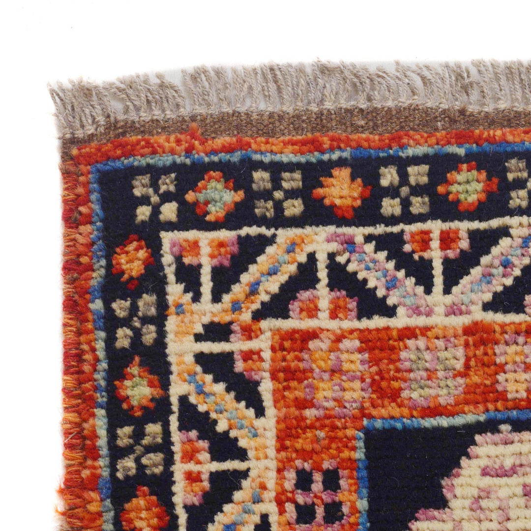 Handmade Shiraz Carpet 4' 1" x 6' 0" - No. AL42311