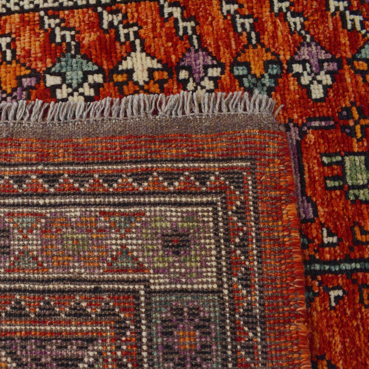 Persian Shirazi Design Carpet 5' 9" x 7' 9" - No. AL64373